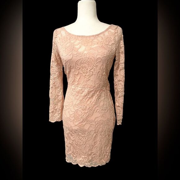 Ambiance cocktail dress​  pit to pit 15” waist 13” hips 16” shoulder to hem 32” - Picture 1 of 5
